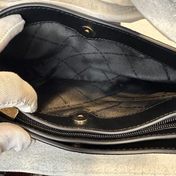 Michael Kors Trisha Medium Pebbled Leather Crossbody Bag in Black (NWT) - Picture 5 of 8